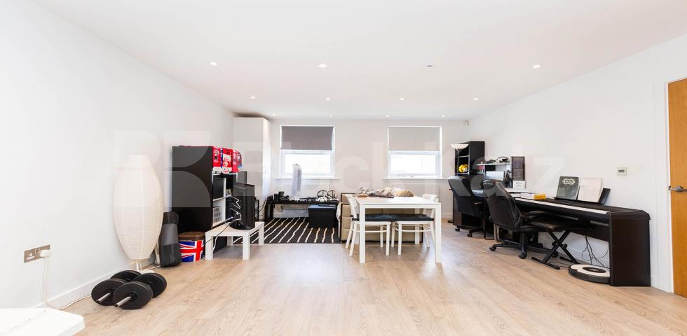 			STUNNING 1 BEDROOM APARTMENT, 1 Bedroom, 1 bath, 1 reception Flat			 Avenue Road, Seven Sisters-Harringay